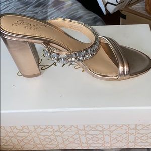 Jewel Badgley Mischka